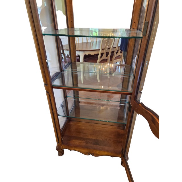 1990s Ethan Allen Country French Curio Cabinet Glass Display Case China Hutch Lighted For Sale - Image 13 of 18