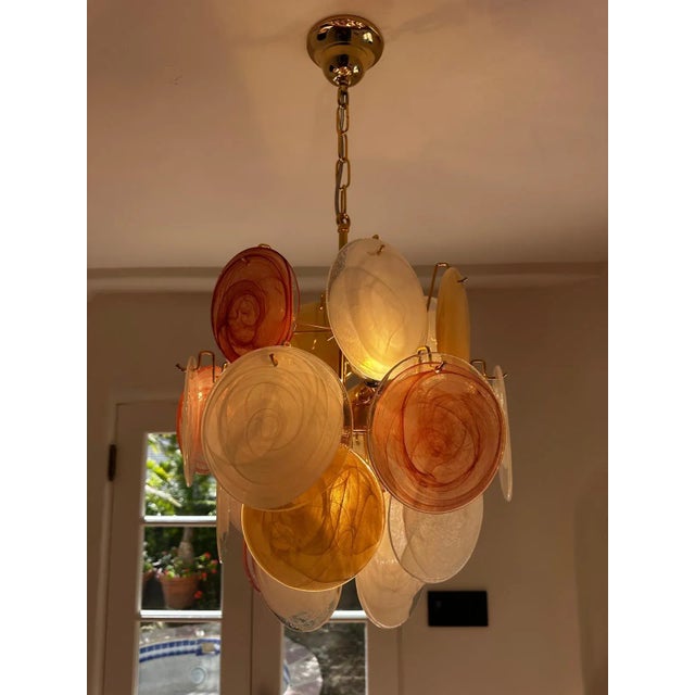 2020s Italian Murano Chandelier – 24 Disks in Rose, Yellow and White For Sale - Image 5 of 7