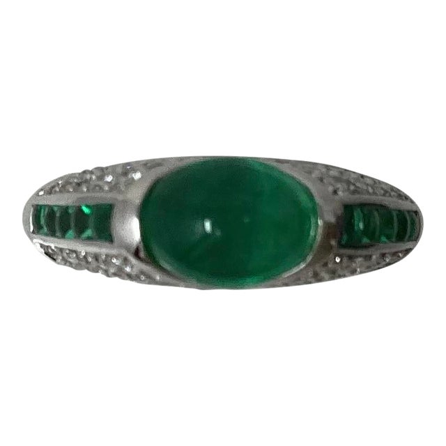 Late 20th Century 18k White Gold and 1.5ct Oval Cabochon Cut Emerald Ring Size 6.5 For Sale