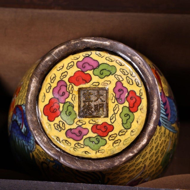 Vintage Chinese Yellow Ground Cloisonné Dragon & Phoenix Ginger Jar With Antique Lacquered Presentation Box ("Xuande" Mark) For Sale - Image 4 of 9