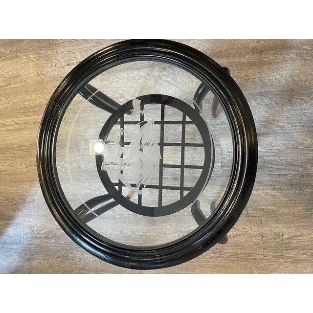 The round wooden coffee table with engraved glass is a famous design from the 1940s, attributed to the renowned Milanese...