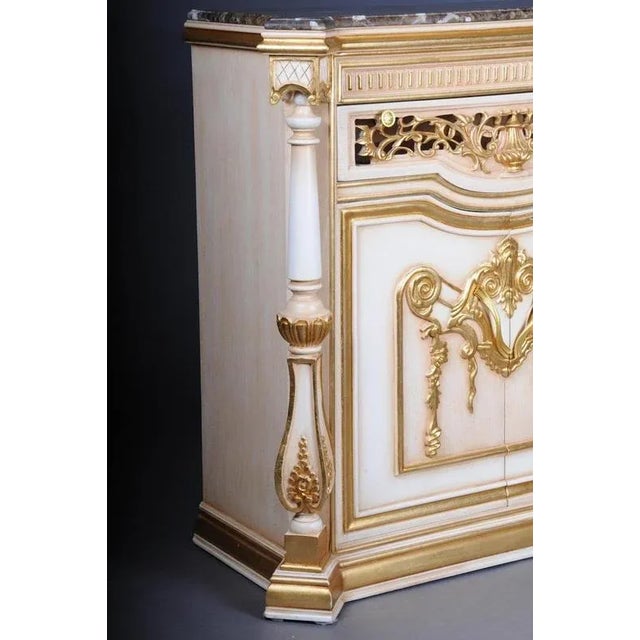 Magnificent Louis XV chest of drawers / sideboard Rectangular body made of solid beechwood, finely carved, colored and...