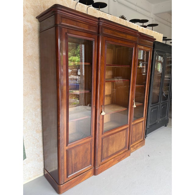 French Late 19th Century Mahogany Three-Door Glass Bookcase With Original Glass & Keys For Sale In New York - Image 6 of 16