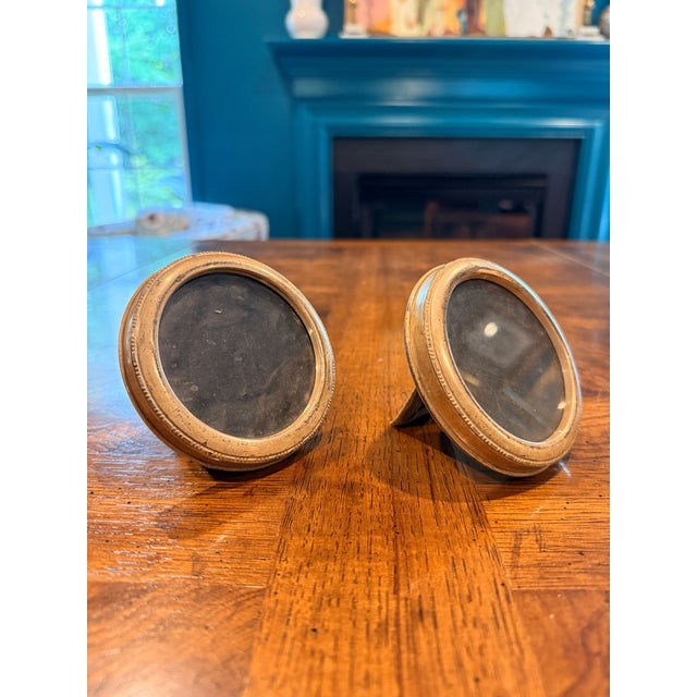 1960s Charming Pair of Vintage Frames. Their Petite Scale Makes Them Ideal for Displaying Cherished Photographs, Silhouette Portraits Etc. For Sale - Image 5 of 10
