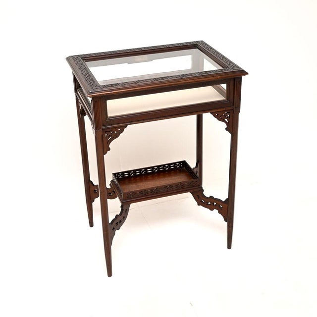 A wonderful antique Victorian bijouterie display table. This dates from around the 1890-1900 period. It is of excellent...