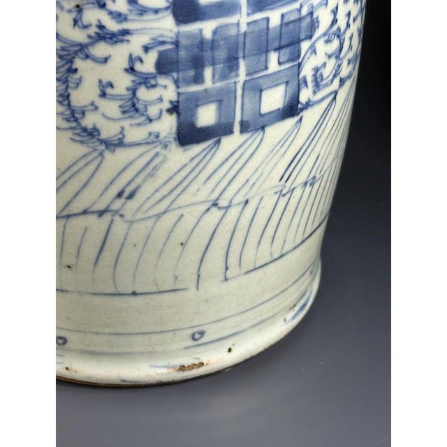 Large Chinese Qing Blue and White Porcelain Vase with Foo Dogs and Double Happiness, 19th Century For Sale - Image 5 of 10