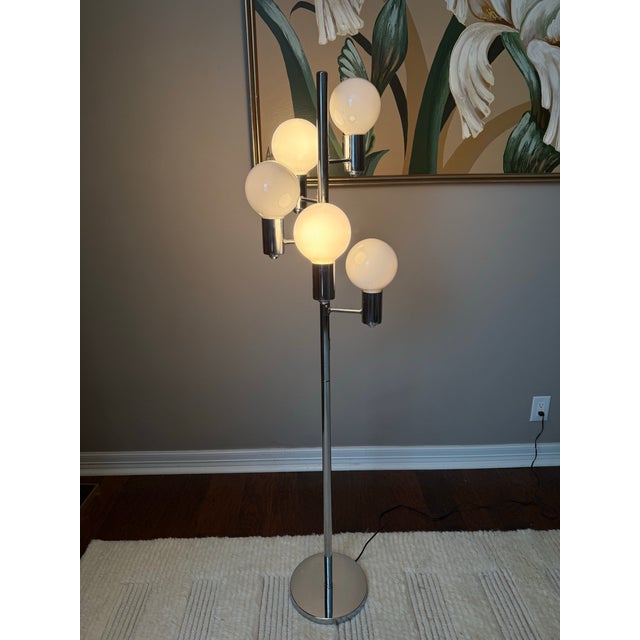 Vintage 1970s Mid-Century Modern Sonneman “Waterfall” Cascading Globe Floor Lamp in Chrome For Sale In Houston - Image 6 of 12