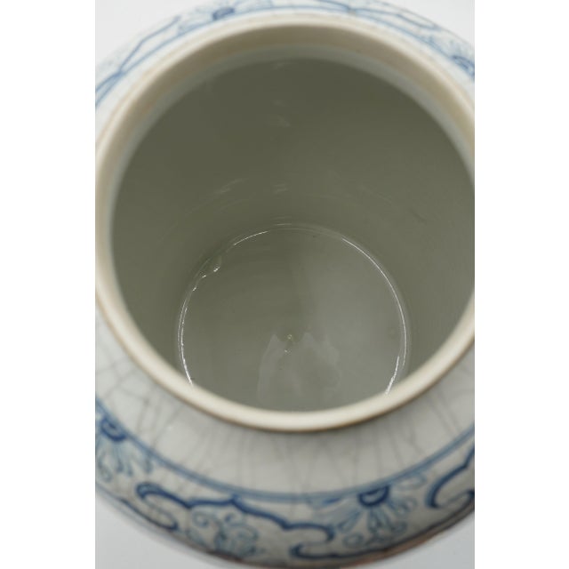 1980s Maitland Smith Blue & White Chinese Style Porcelain Jar For Sale - Image 9 of 12