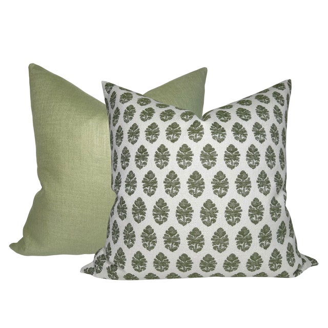Traditional Garden Paisley Pillow Cover in Green, 20x20 Pillow For Sale - Image 3 of 3