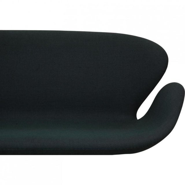 Swan Sofa in Green Fabric by Arne Jacobsen For Sale - Image 10 of 18