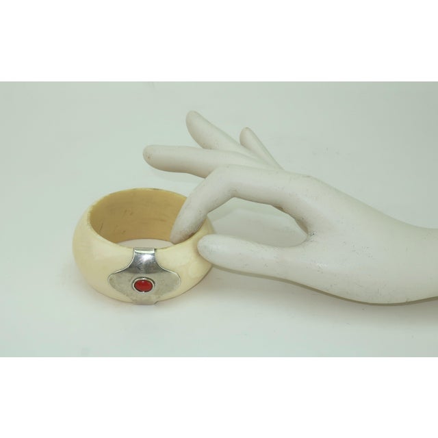 Ivory Bone Bangle Bracelet With Silver & Carnelian Accent, c.1970 For Sale - Image 8 of 9