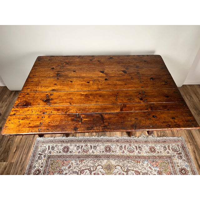 This antique country pine hutch table dates to the 18th century and is a wonderful example of early rural ingenuity and...