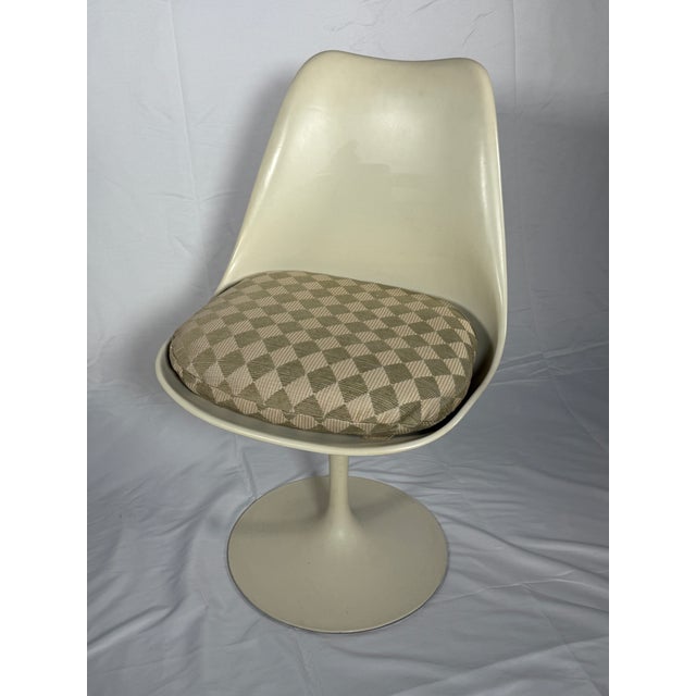 Eero Saarinen Tulip Chair by Eero Saarinen for Knoll, 1960's, Mid-Century For Sale - Image 4 of 12