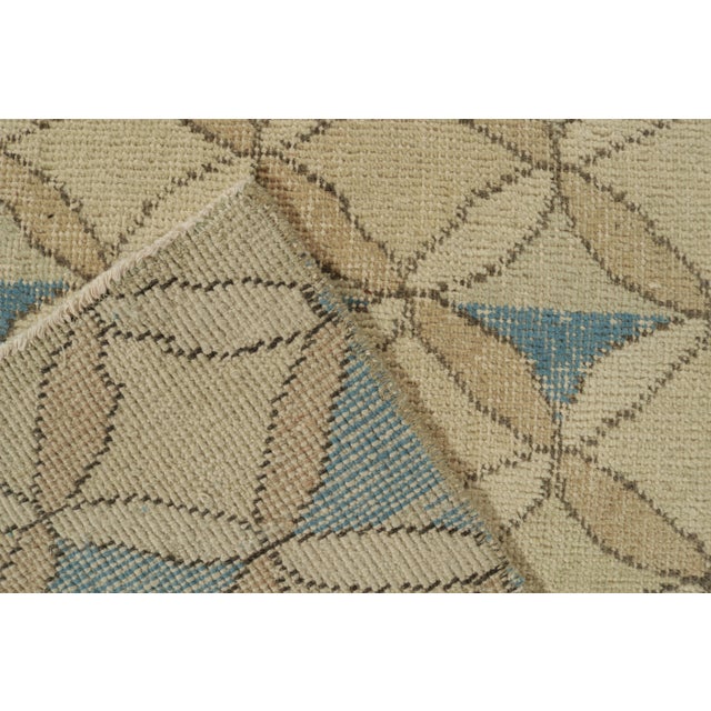 Beige 1960s Vintage Distressed Zeki Muren Rug in Beige-Brown, Blue Trellis Pattern For Sale - Image 8 of 8