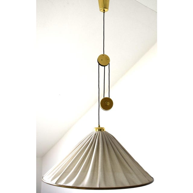 Counterweight Pendant Lamp Jo-Jo Zug Mod. 2505 in Brass & Wild Silk, by Josef Frank for J.T. Kalmar, 1950s For Sale - Image 6 of 7