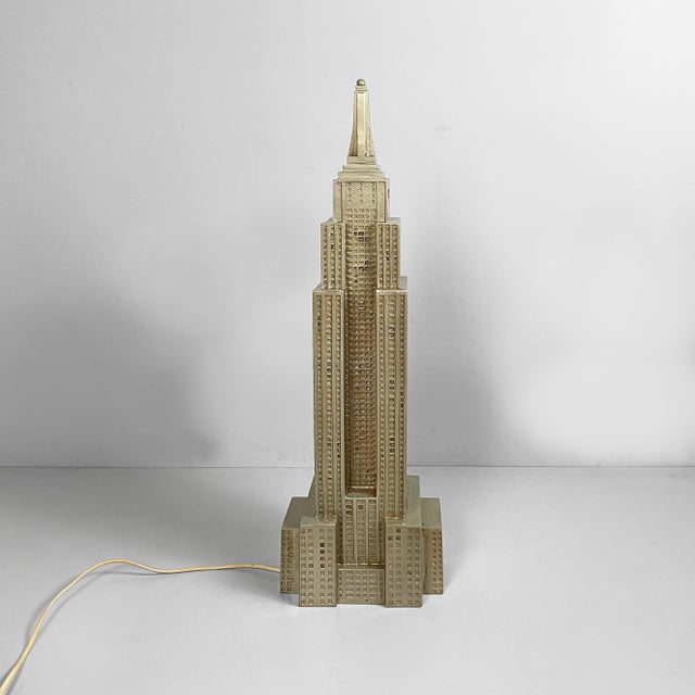 Italian Modern Skyscraper-Shaped Table Lamp by Lisola Che Non Cè, 1980s For Sale - Image 3 of 18