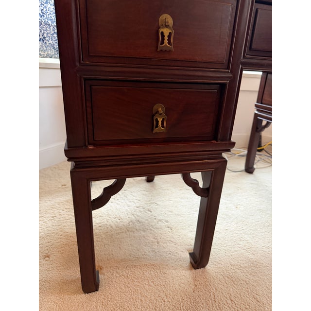 Mid-20th Century Federal-Style Kneehole Desk With Chinoiserie Accents For Sale - Image 4 of 8