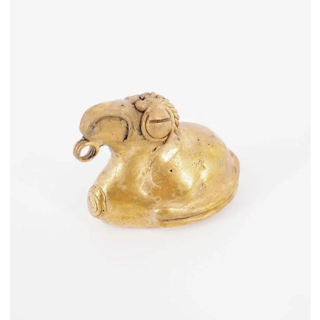 Colombian Taïrona Tumbago Statuette of Sleeping Bird For Sale - Image 6 of 6