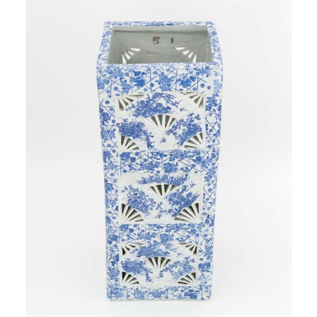 Early 20th Century Chinese Blue and White Porcelain Umbrella Stand For Sale - Image 5 of 8
