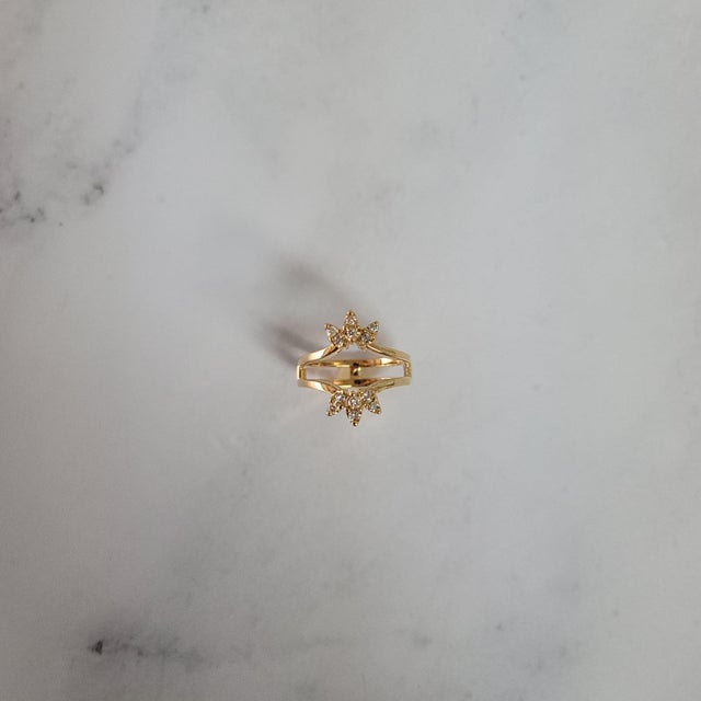 Fan Style Diamond Ring Guard Enhancer 14k Yellow Gold, Size 7 For Sale - Image 4 of 4