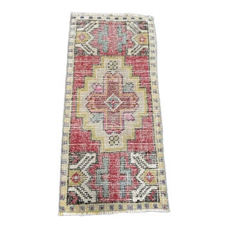 Turkish Yastik Rug 1'5" x 3' For Sale