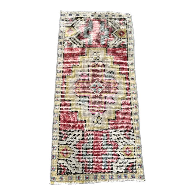 Turkish Yastik Rug 1'5" x 3' For Sale