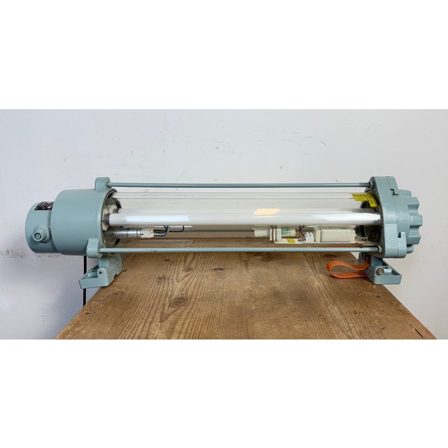 East German Industrial Fluorescent Tube Light from Leuchtenbau Wittenberg, 1980s For Sale - Image 11 of 18