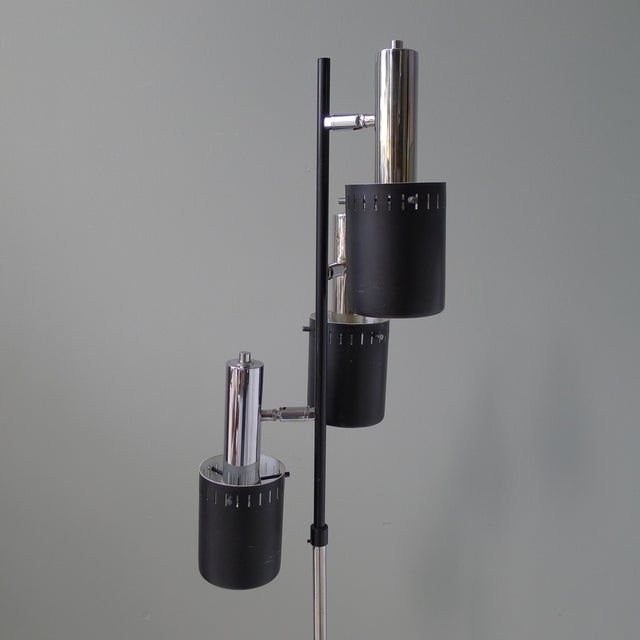 Mid-Century Modern Floor Lamp with Movable Cylindrical Shades in Chrome & Black, 1960s For Sale - Image 4 of 14