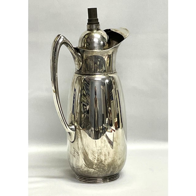 A vintage silverplate Wallace pitcher. The lidded pitcher includes an easy to remove lid, an ice lip and a large handle...