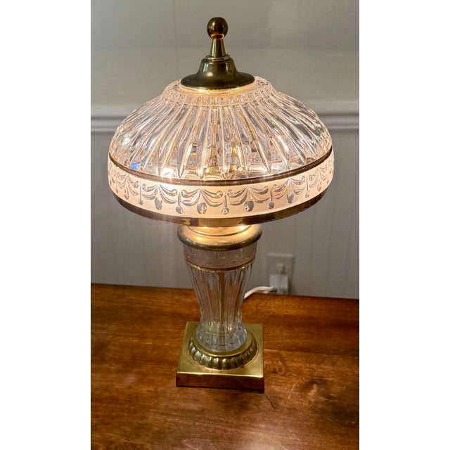 Transparent Mid 20th Century Hollywood Regency Cut Crystal Boudoir Lamp For Sale - Image 8 of 12