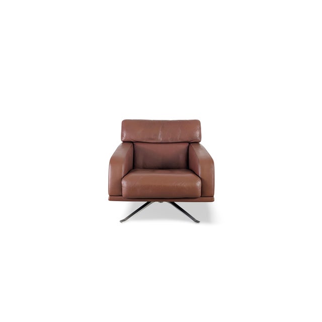 Beautiful vintage leather armchair from the renowned German manufacturer Rolf Benz for sale. This swivel chair impresses...