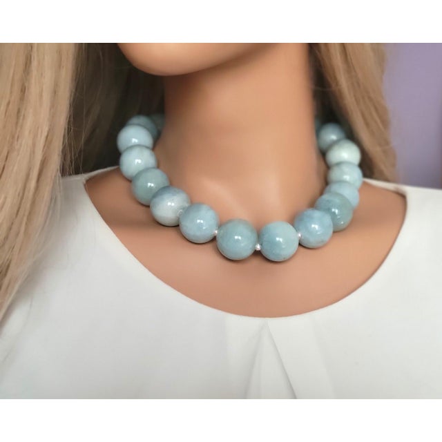 Metal Massive Natural Aquamarine & Freshwater Pearl Necklace, 23–24 Mm Aquamarine Beads, Statement Gemstone Necklace For Sale - Image 7 of 7