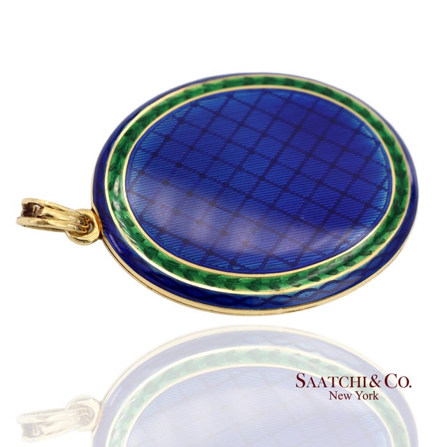 Vintage 18k 750 Yellow Gold Royal Blue & Green Enamel Locket Pendant Necklace For Sale - Image 4 of 10