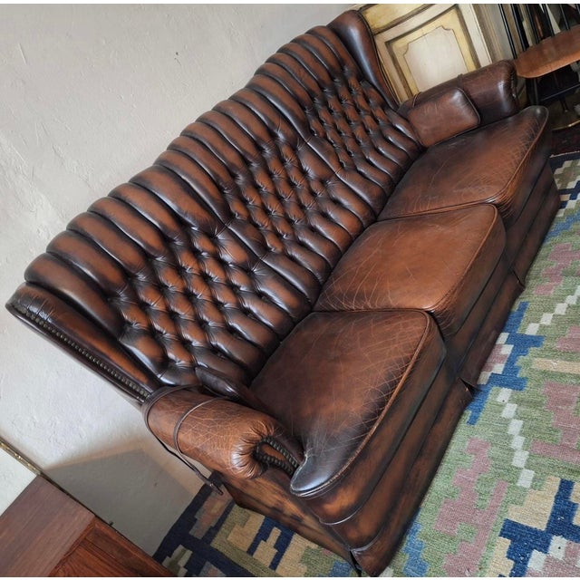Mid-Century Modern Chesterfield 3-Seater Sofa in Chestnut-Coloured Leather For Sale - Image 3 of 18