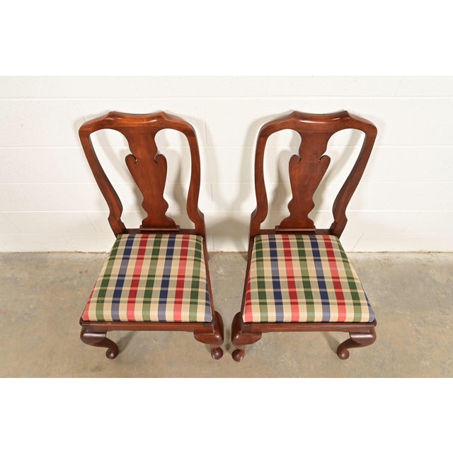 1980s Henkel Harris Queen Anne Solid Cherry Wood Side Chairs or Dining Chairs, Pair For Sale - Image 5 of 14
