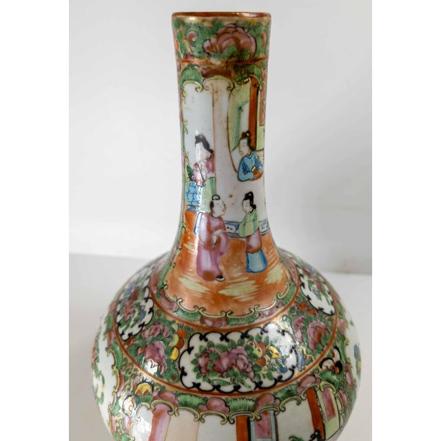 Green 19th Century Chinese Export Chinoiserie Rose Medallion Bottle Vase With Lid For Sale - Image 8 of 18
