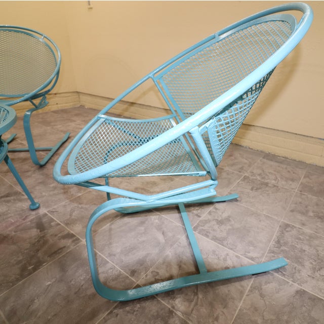 Metal Four Maurizio Tempestini for Salterini “Radar” Cantilever Lounge Chairs With Table, 1950s, Attributed For Sale - Image 7 of 17