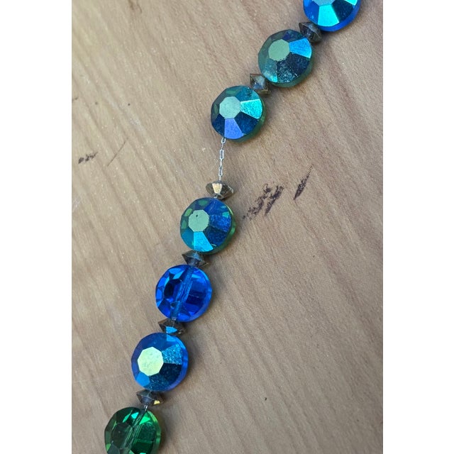 Mid-Century Modern 1950s Blue/Green Beaded Necklace W/ Gold Rose Clasp For Sale - Image 3 of 6