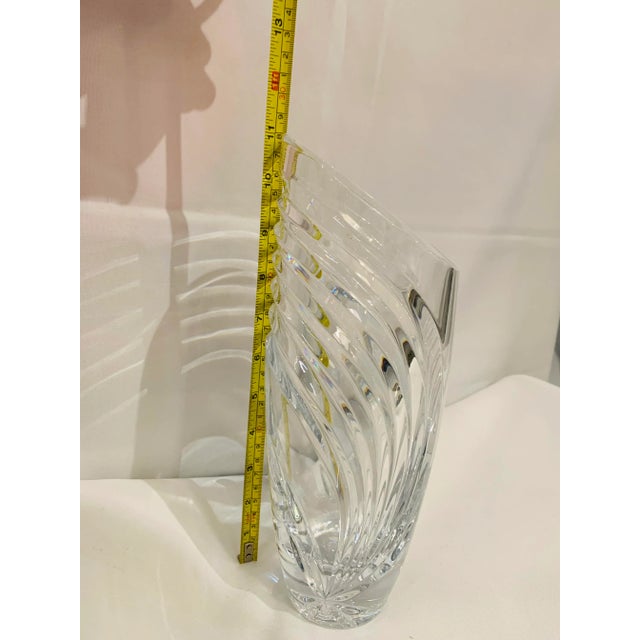 This striking Lenox Crystal Vase uses swirls to combine the flare of Art Deco with Modernist sleek sensibility, and...