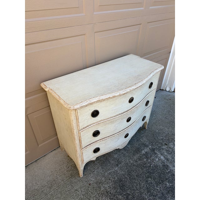 Early 21st Century Swedish Gustavian Serpentine Painted Chest of Drawers For Sale - Image 5 of 15