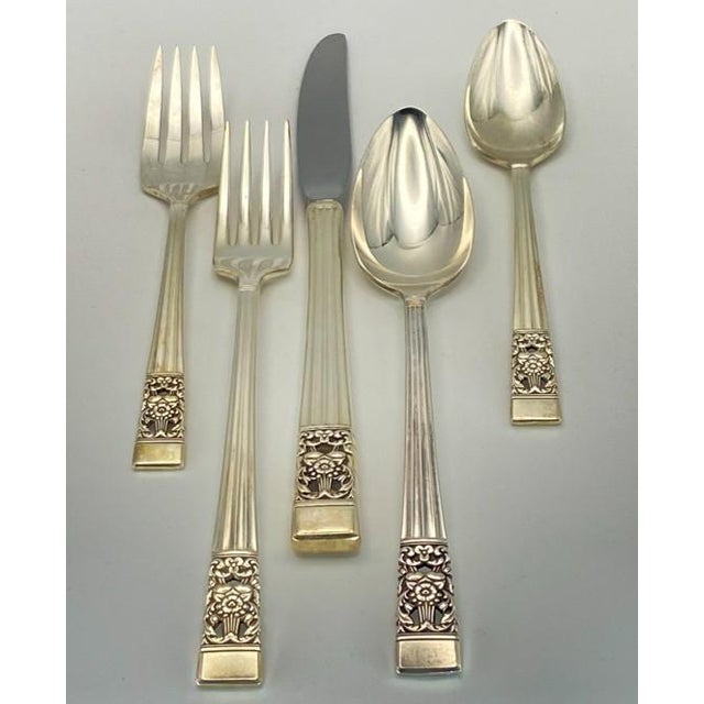 1950s Oneida Community “Coronation” Silverplate Flatware Set: 58 Pieces - Service for 8 With Hostess Serving Pieces and Retro Storage Chest (Vintage 1950s) For Sale - Image 5 of 18