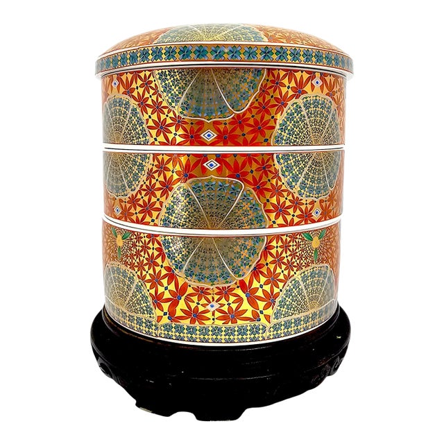 1970s–1980s Kozan Maehata Mino Ware Three-Tier Gilt Porcelain Jubako With Stand For Sale