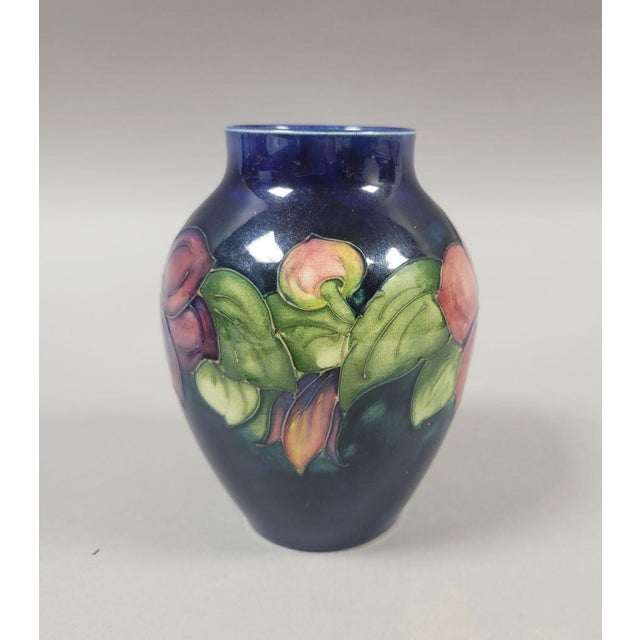 1950s Vintage Walter Moorcroft Clematis Cobalt Blue Tubelined Art Pottery Vase, England For Sale - Image 5 of 8