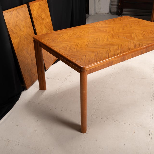 Wood 1980s Drexel Heritage Compatibles I Mid Century Modern Extendable Dining Table W/ 2 Leaves For Sale - Image 7 of 11