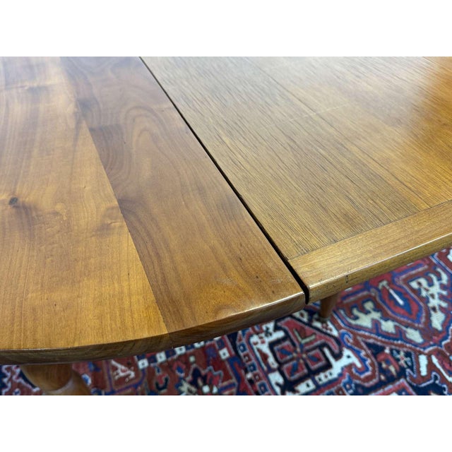 Round cherrywood table with 6 legs in the Louis Philippe style with 2 extensions - work from the 1950s. Lmax=1m98 w=1m20...