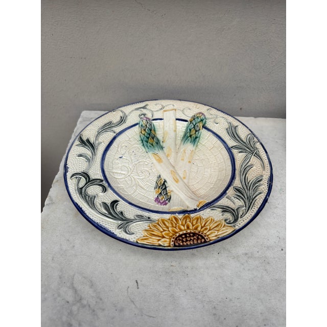 Rare Belgium Majolica Asparagus Sunflower Plate Wasmuel, circa 1880.