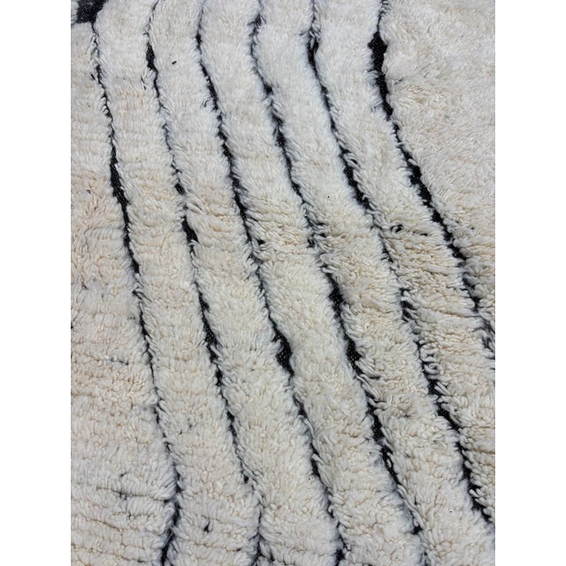 Ivory Contemporary Moroccan Beni Ourain Rug For Sale - Image 8 of 10