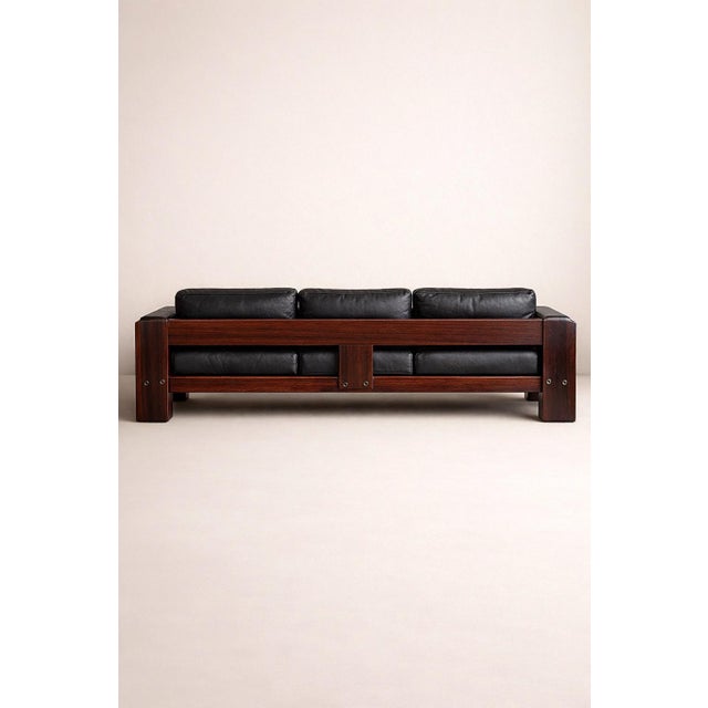 Beautiful 3-seater leather sofa, Bastiano model by Italian designer Tobia Arfa Scarpa, dating from the 1960s. Solid...