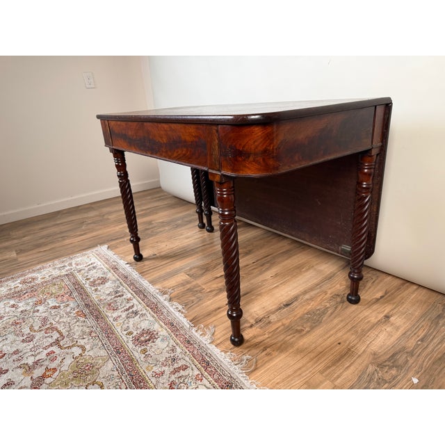 Early 19th Century American Classical Mahogany Single Drop-Leaf Table With Spiral-Twist Legs, C. 1830–1845 For Sale - Image 5 of 12