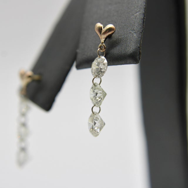 1990s 14k Gold Floating Diamond Dangle Earrings, A Pair For Sale In Los Angeles - Image 6 of 9